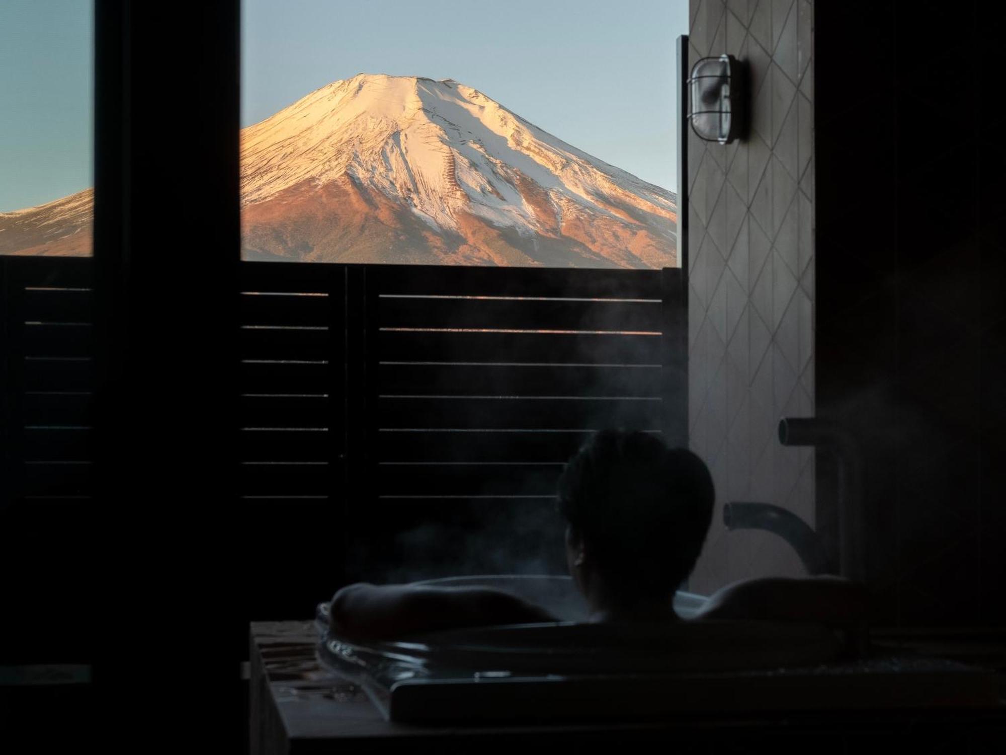 Mt Fuji View And Private Sauna Ryokan Shizuku Яманакако Екстериор снимка